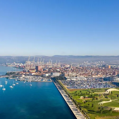 Apartma Veneziano شقة كوبر